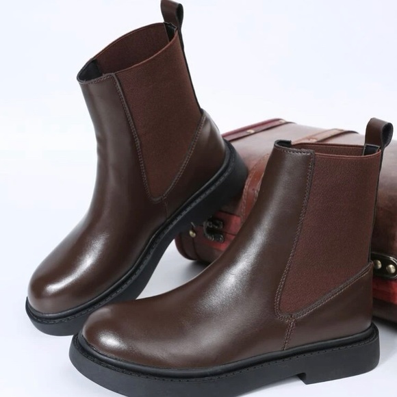 Minimalist Slip On Chelsea Boots - Picture 3 of 5